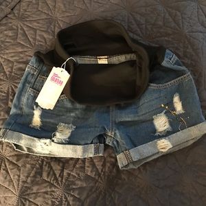 Maternity shorts NWT